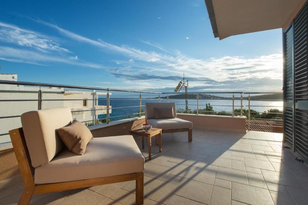 Sea Flower Beachfront Villa Sevid Exterior foto